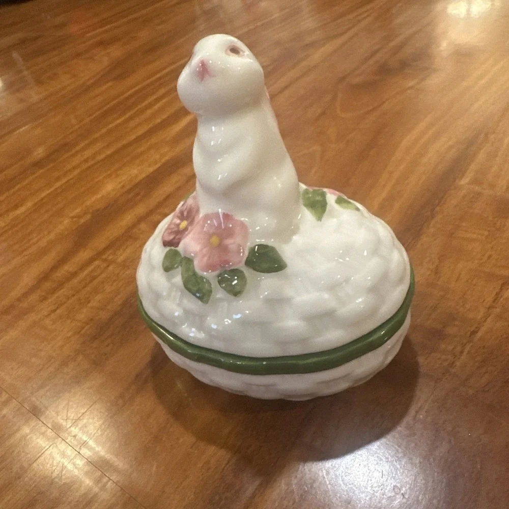 Vintage 80s Avon Bunny Rabbit Easter Holiday Spring Lidded‎ Trinket Box Brazil
